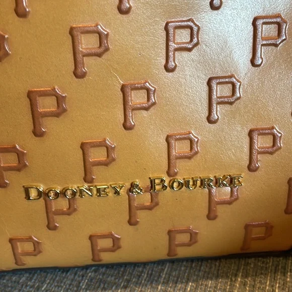 Dooney & Bourke Pittsburgh Pirates purse - Picture 2 of 12